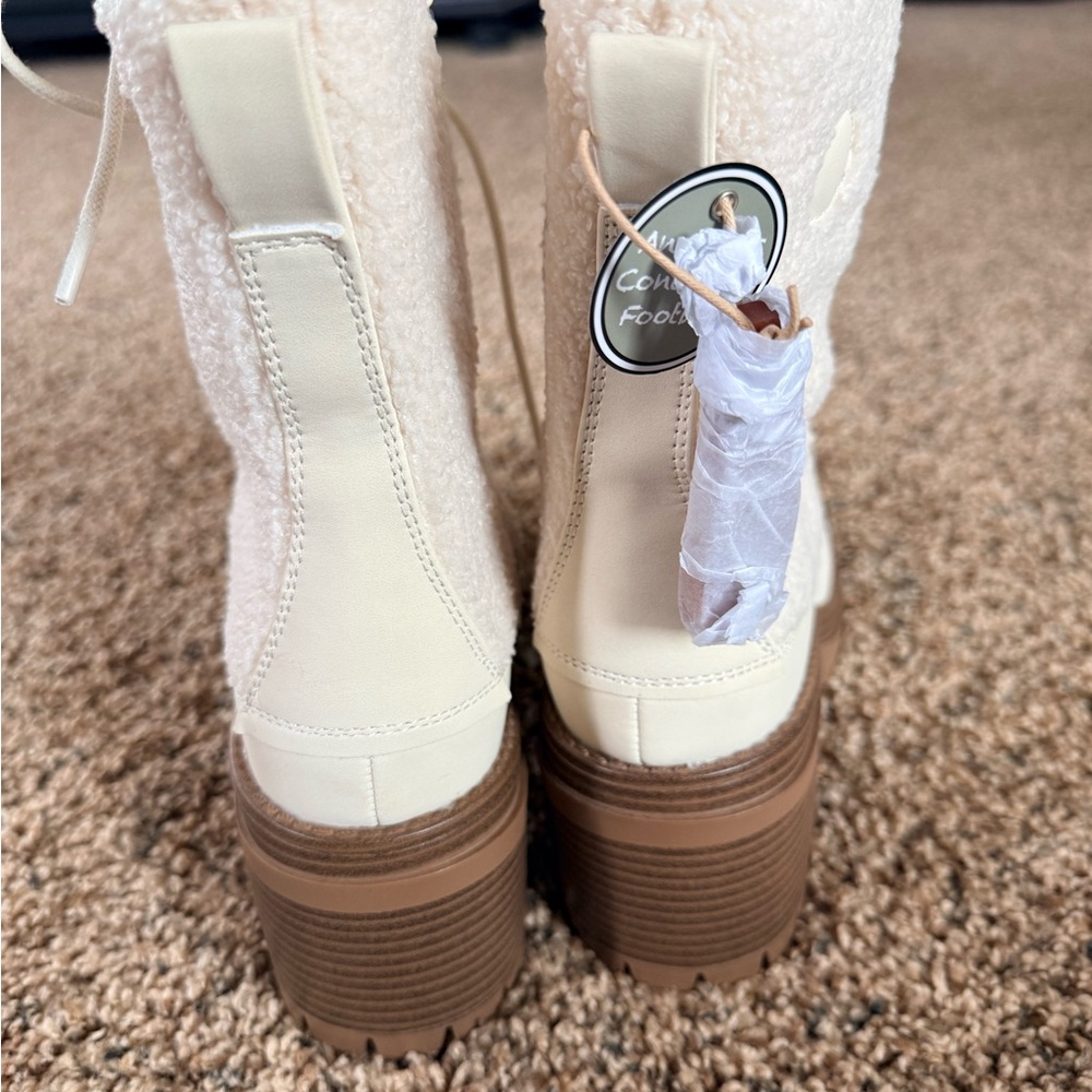 Mia Alpine Sherpa Boots - Picture 2 of 10